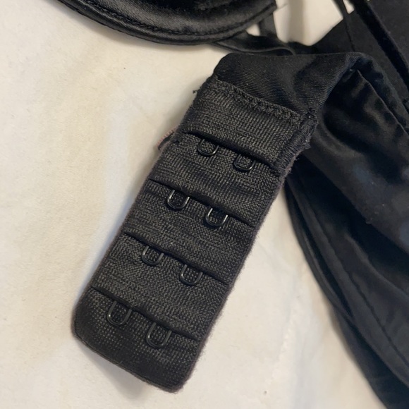 Black Victoria’s Secret Very Sexy Push-Up Bra - Picture 4 of 6